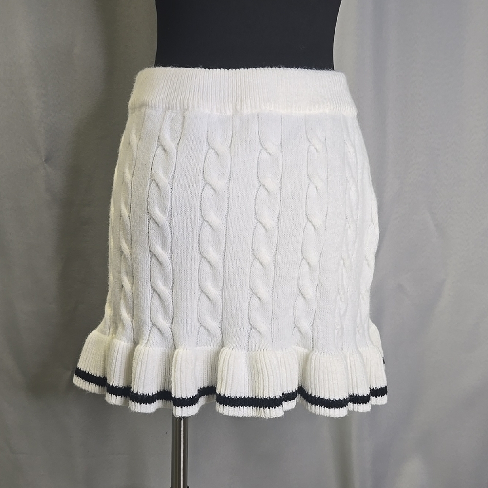 White Cable Knit Mini Skirt Size S/M - Picture 3 of 8